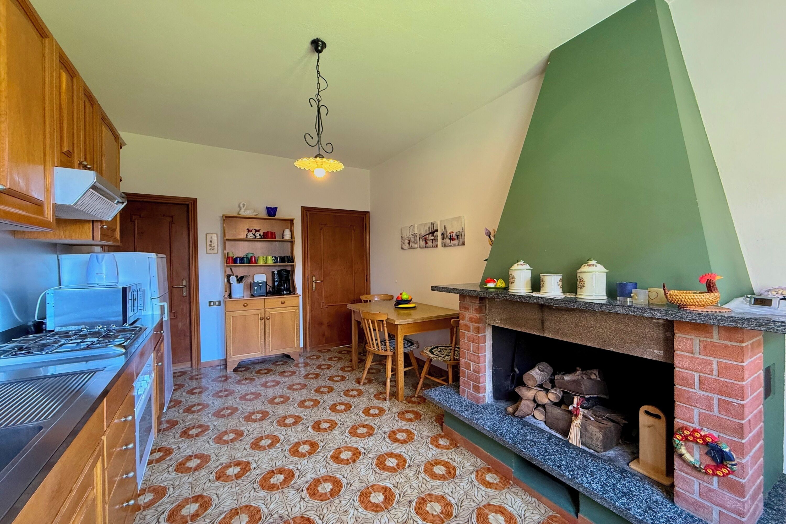 Family Apartment, Multiple Bedrooms, 2 Bathrooms, Mountainside (Isola Vista - Terrazzo) | Dapur peribadi | Peti sejuk, ketuhar gelombang mikro, ketuhar, dapur 
