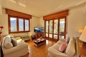 Flat-screen TV, fireplace