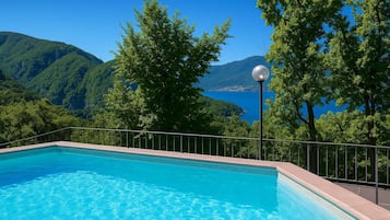 Piscine extérieure (ouverte en saison)