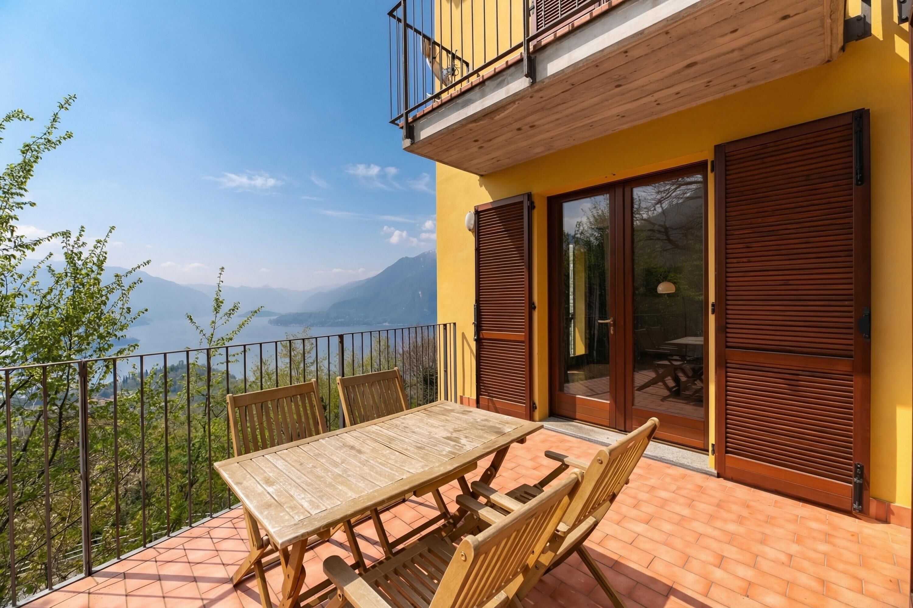 Familienapartment, Mehrere Schlafzimmer, Bergseite (Alto Perledo Terrazzo) | Speisen im Freien