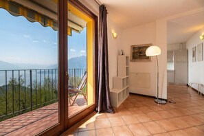 Family Apartment, Multiple Bedrooms, Mountainside (Alto Perledo Terrazzo) | Interior