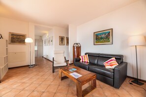 Télévision à écran plat