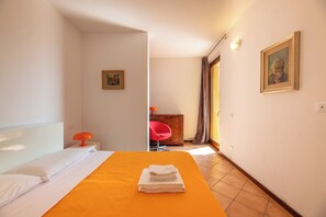 Family Apartment, Multiple Bedrooms, Mountainside (Alto Perledo Terrazzo) | 2 bedrooms, iron/ironing board, WiFi, bed sheets