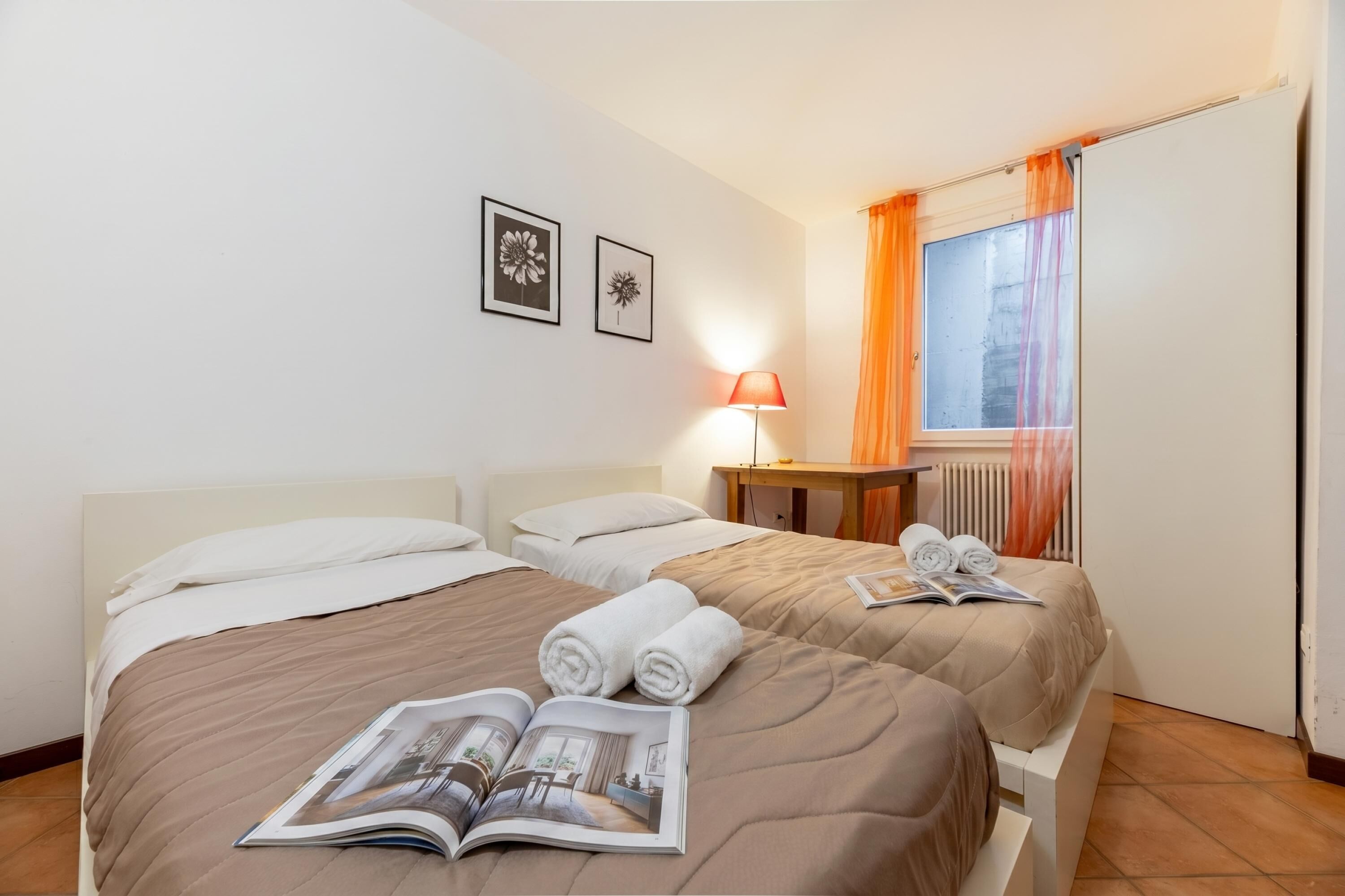 Familienapartment, Mehrere Schlafzimmer, Bergseite (Alto Perledo Terrazzo) | 2 Schlafzimmer, Bügeleisen/Bügelbrett, WLAN, Bettwäsche