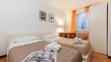 Familienapartment, Mehrere Schlafzimmer, Bergseite (Alto Perledo Terrazzo) | 2 Schlafzimmer, BĂŒgeleisen/BĂŒgelbrett, WLAN, BettwĂ€sche
