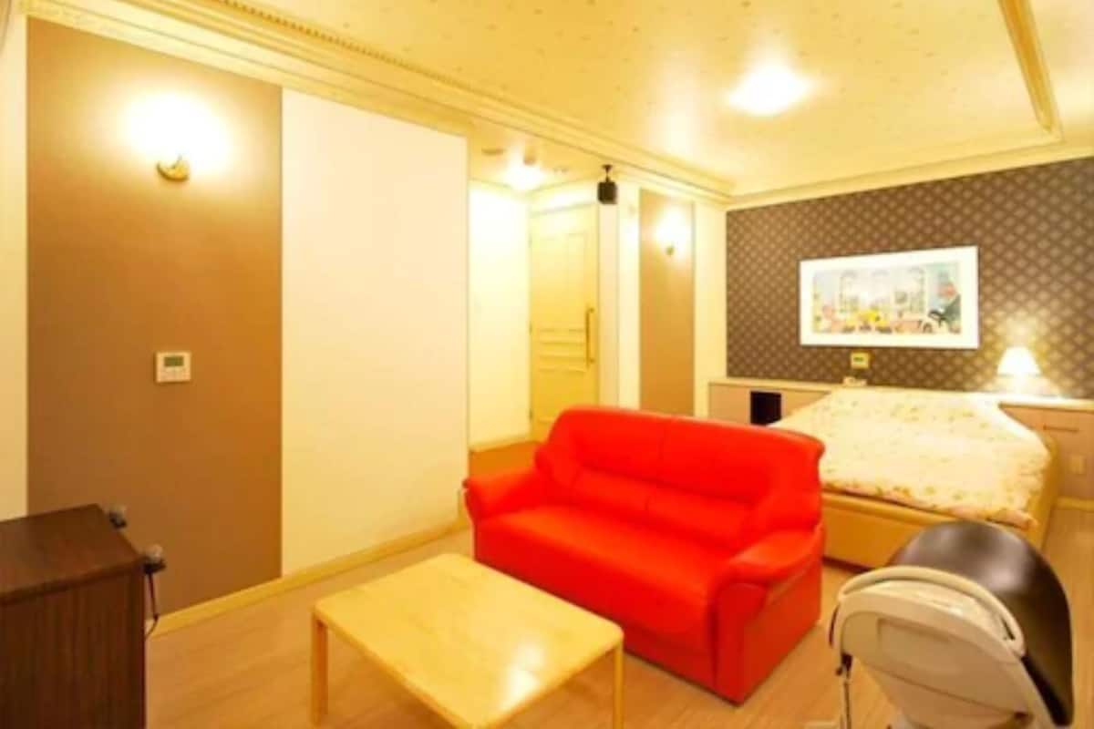 Soundproofing, free WiFi, bed sheets