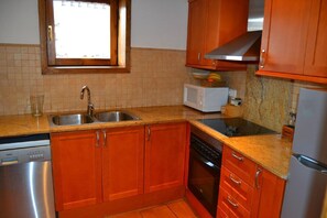 Réfrigérateur, micro-ondes, four, lave-vaisselle