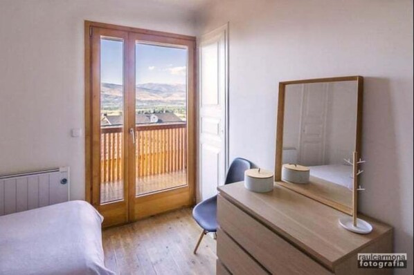 3 عدّة غرف نوم ومكواة/لوح كي وخدمة الإنترنت