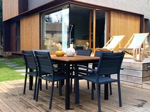 Outdoor dining - Design Townhouse 3 Bed, Fireplace, Garden & Wi-Fi (Alp)