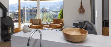 TV, fireplace, stereo