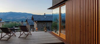 ALP III - 7 PAX - Three Bedroom House, Sleeps 7