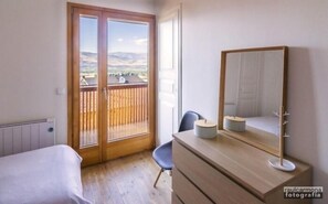 3 bedrooms, iron/ironing board, internet - Design Townhouse 3 Bed, Fireplace, Garden & Wi-Fi (Alp)