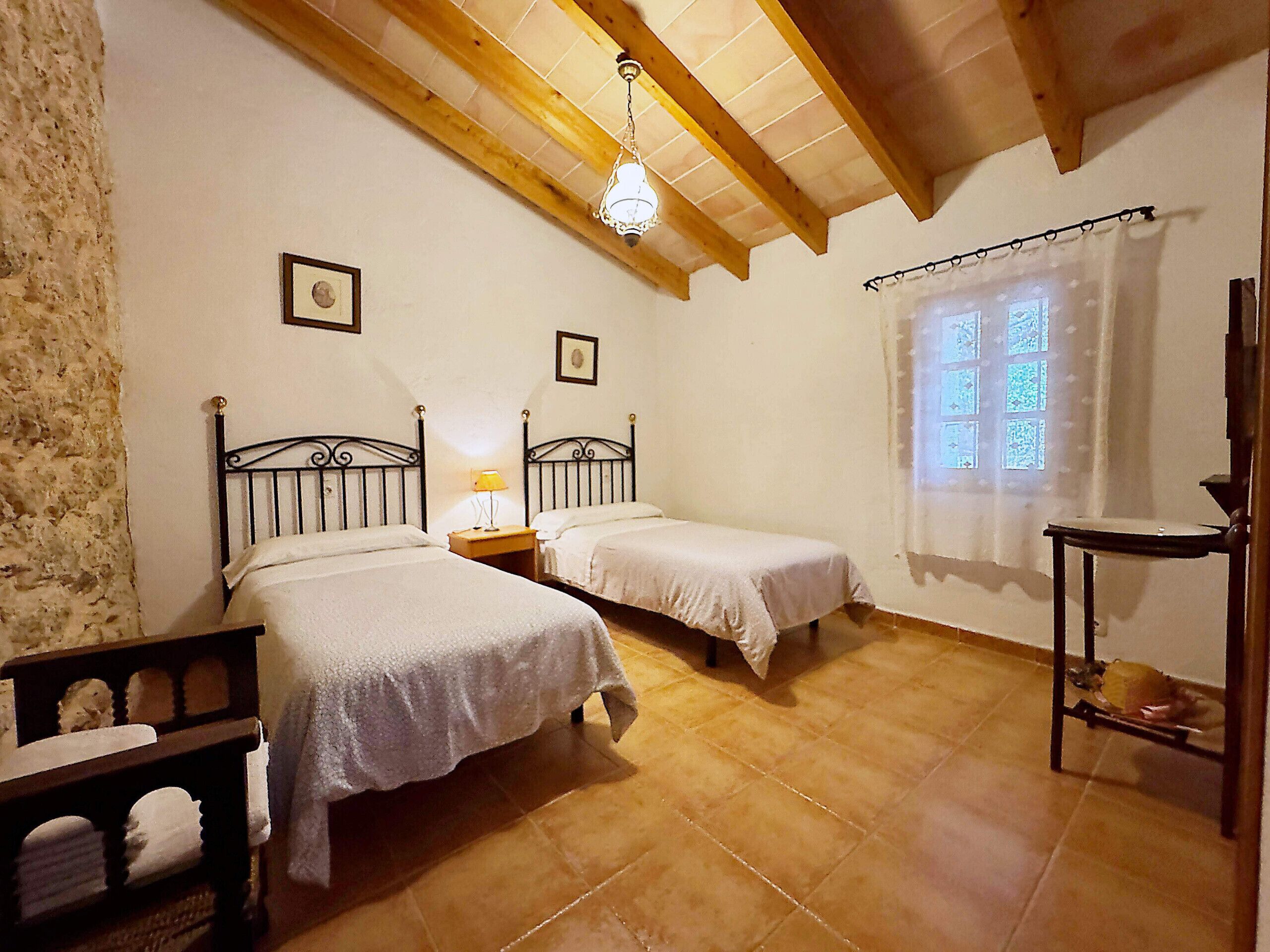 4 bedrooms, in-room safe, iron/ironing board, bed sheets