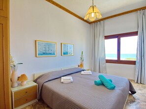 3 bedrooms, in-room safe, iron/ironing board, bed sheets