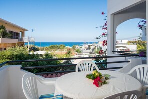 Outdoor dining - Rouladina Apt 3 (Stalos)