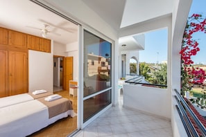 3 bedrooms, in-room safe, iron/ironing board, bed sheets