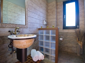 A bathroom with a vintage sink, a mirror, a window, and a towel rack. - Villa Amvrosia (Armeni)