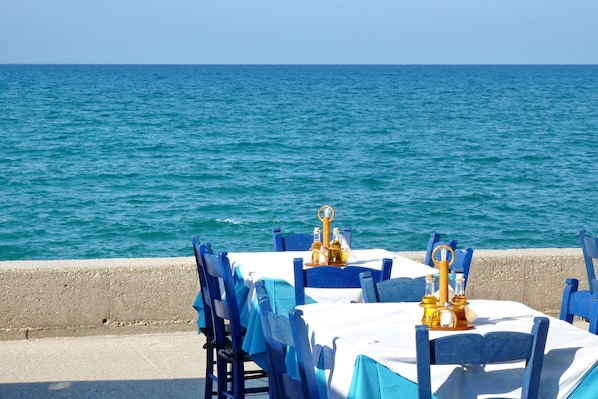 Outdoor dining - Villa Andreas (Tavronitis)