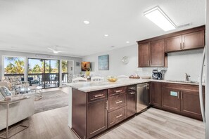 Interior - ✨Walk2Beach-Lake Front-5 Pools-Pet Friendly-2 Screened Porches-3BR Family Tides✨ (Miramar Beach)