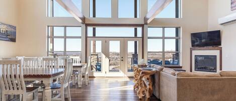 Smart TV, chimenea, videojuegos y reproductor de DVD