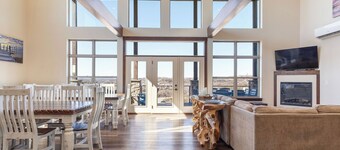 Private Elevator, Hot Tub, Lake View, Theatre Room