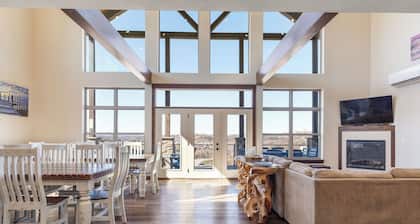 Private Elevator, Hot Tub, Lake View, Theatre Room