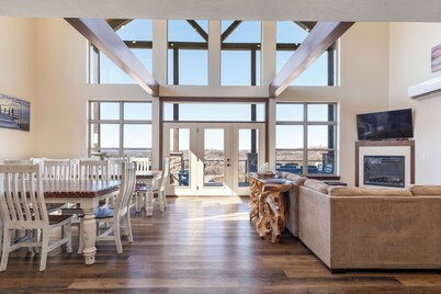 Private Elevator, Hot Tub, Lake View, Theatre Room