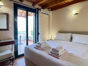 4 chambres, coffres-forts dans les chambres, fer et planche à repasser