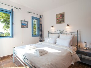 3 makuuhuonetta, silitysrauta/-lauta, vuodevaatteet