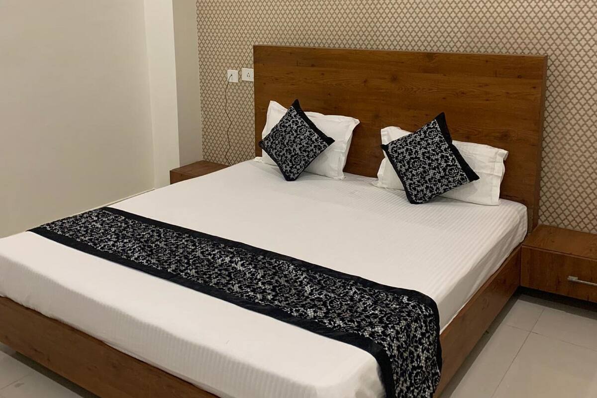 Deluxe Double Room | 1 bedroom, free WiFi, bed sheets