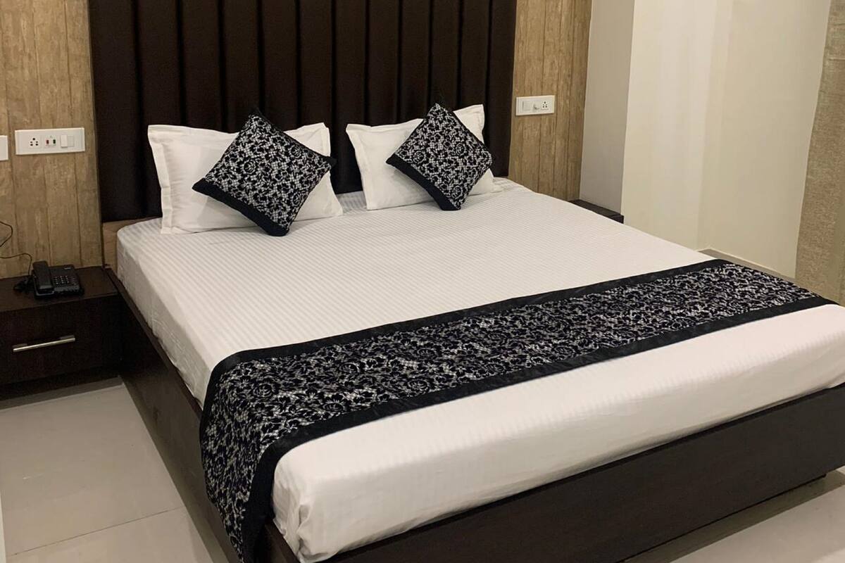 Deluxe Room | 1 bedroom, free WiFi, bed sheets