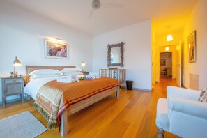 4 camere, ferro/asse da stiro, Wi-Fi (a pagamento), lenzuola