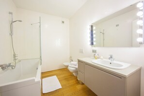 Family Apartment, Multiple Bedrooms, Lakeside (Argegno Fronte Lago) | Bathroom | Separate tub and shower, rainfall showerhead, hair dryer, bidet - Argegno Fronte Lago (Argegno)