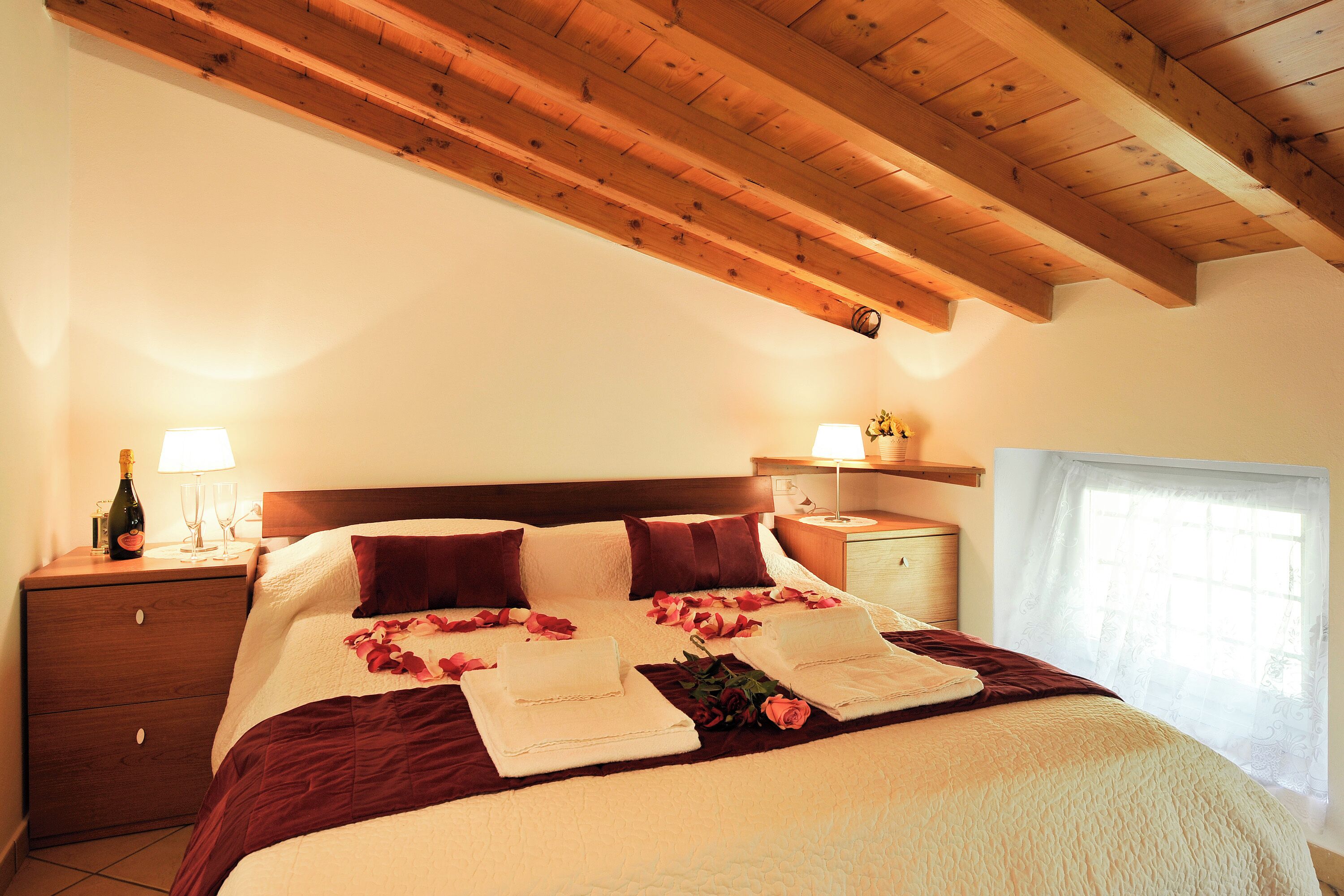 Family Apartment, Multiple Bedrooms, Mountainside (Villa Isella - Mansarda) | 2 bedrooms, iron/ironing board, WiFi, bed sheets