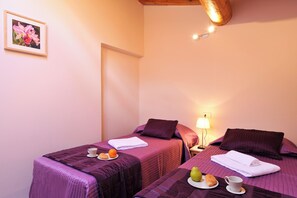 Family Apartment, Multiple Bedrooms, Mountainside (Villa Isella - Mansarda) | 2 bedrooms, iron/ironing board, WiFi, bed sheets - Villa Isella - Mansarda (Carlazzo)