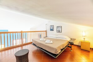 Appartamento familiare, camere multiple, 2 bagni, lato montagna (Balcone di Noa e Stella) | 3 camere, ferro/asse da stiro, Wi-Fi (a pagamento), lenzuola