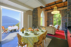 Family Villa, Multiple Bedrooms, Lakeside (Villa Lucia Varenna) | Dining