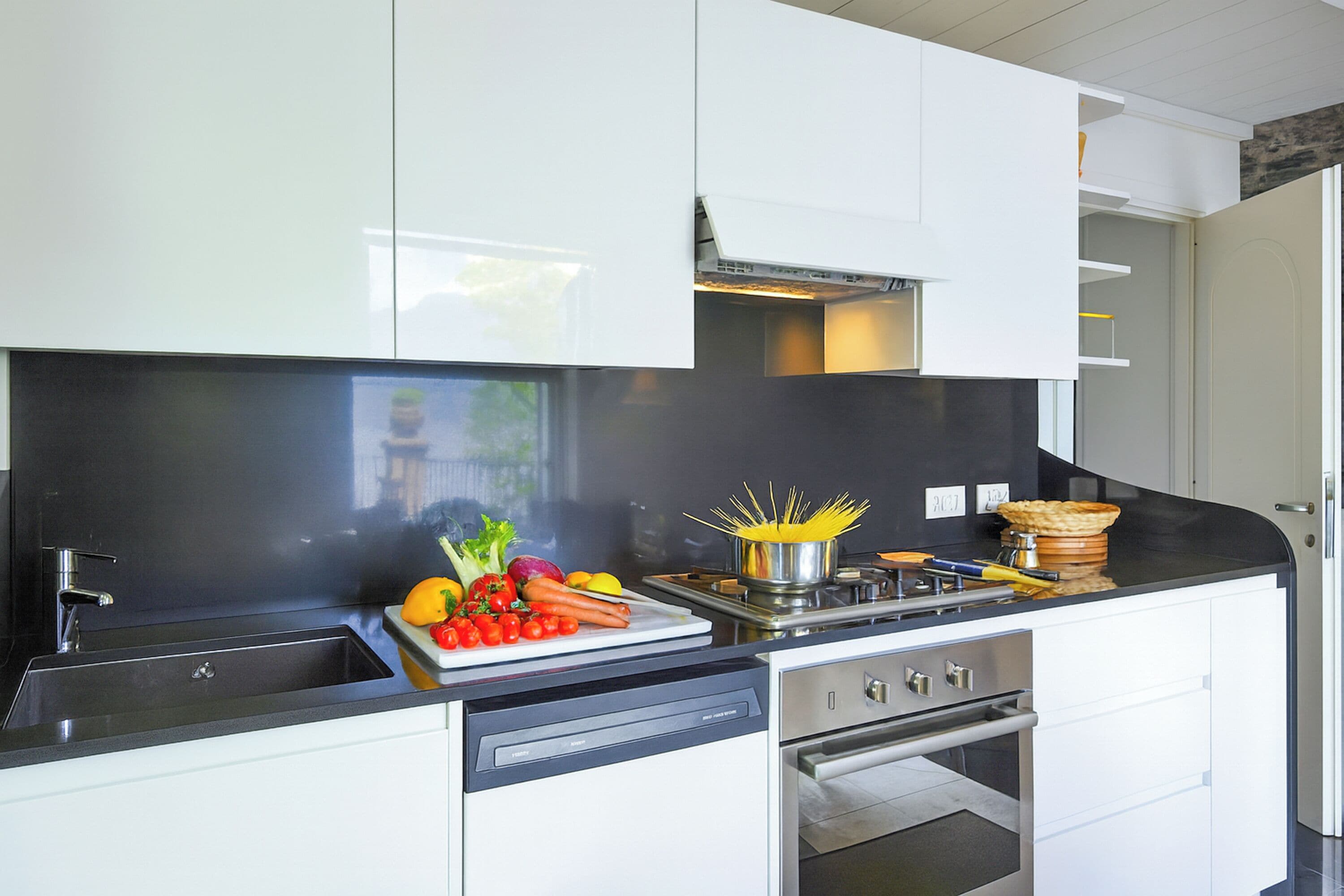 Biệt thự dành cho gia đình, nhiều phòng ngủ, cạnh hồ (Villa Lucia Varenna) | Bếp riêng | Tủ lạnh, lò nướng, bếp nấu, máy rửa bát 