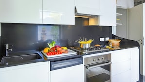 Biệt thự dành cho gia đình, 3 phòng ngủ, ban công, cạnh hồ (Villa Lucia Varenna) | Bếp riêng