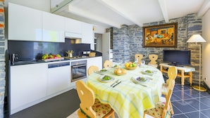 Biệt thự dành cho gia đình, 3 phòng ngủ, ban công, cạnh hồ (Villa Lucia Varenna) | Khu ăn uống