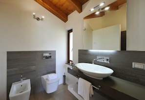 Bathroom - Villa Lumbini (Plesio)