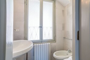 Ensemble douche/baignoire, douche à « effet pluie »