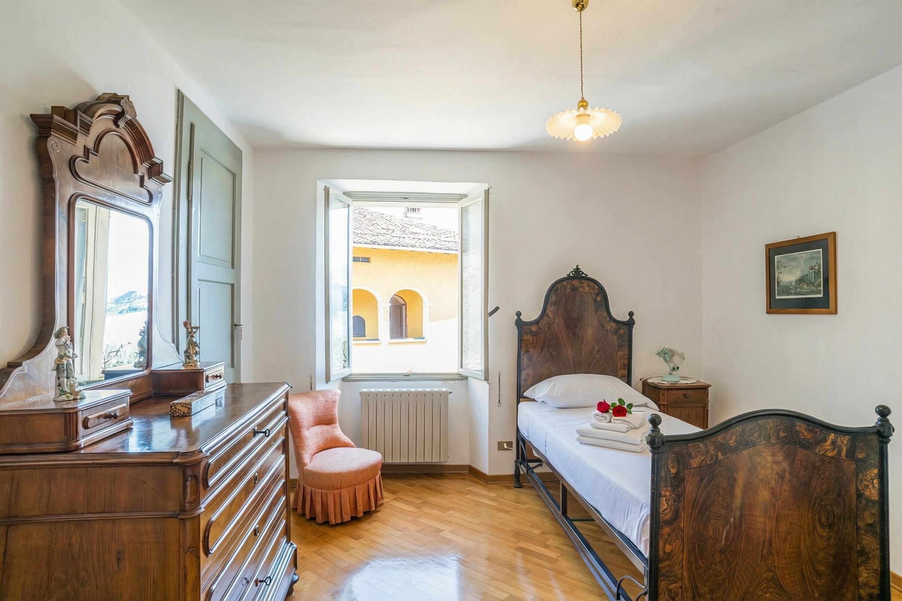 5 عدّة غرف نوم ومكواة/لوح كي وأسرّة أطفال/رضّع وواي فاي