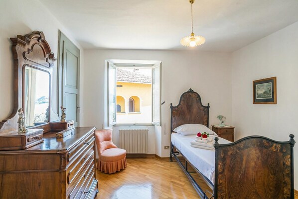 5 bedrooms, iron/ironing board, cribs/infant beds, WiFi