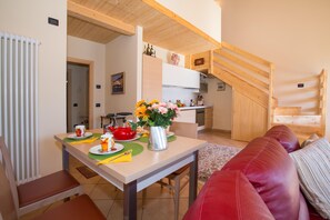 Departamento familiar, 2 habitaciones, 2 baños, junto a la montaña (Tremezzo Ulivi Apt. 7) | Interior