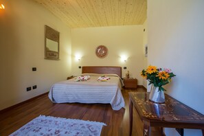 Appartement Familial, plusieurs chambres, 2 salles de bains, côté montagne (Tremezzo Ulivi Apt. 7)