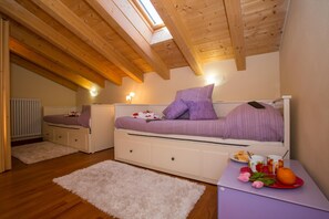 Familjelägenhet - flera sovrum - 2 badrum - intill bergen (Tremezzo Ulivi Apt. 7) | 2 sovrum, strykjärn/strykbräda, barnsängar och wi-fi