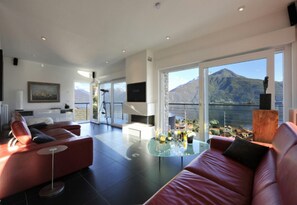 Villa Familiale, plusieurs lits, 2 salles de bains, côté montagne (Villa Luminosa) | Coin séjour