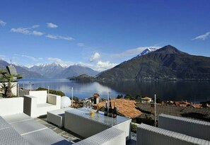 Outdoor dining - Villa Luminosa (Pianello del Lario)