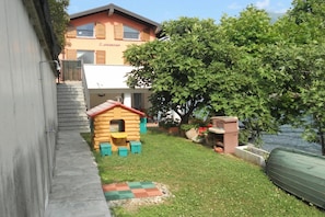 Family Villa, Multiple Bedrooms, 2 Bathrooms, Lakeside (Villa L'Approdo) | Garden